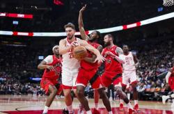 包含赛地聚焦：荷甲赛后热度飙升，达拉斯独行侠篮板制胜，目标明确，轮换策略成焦点的词条爱游戏官网