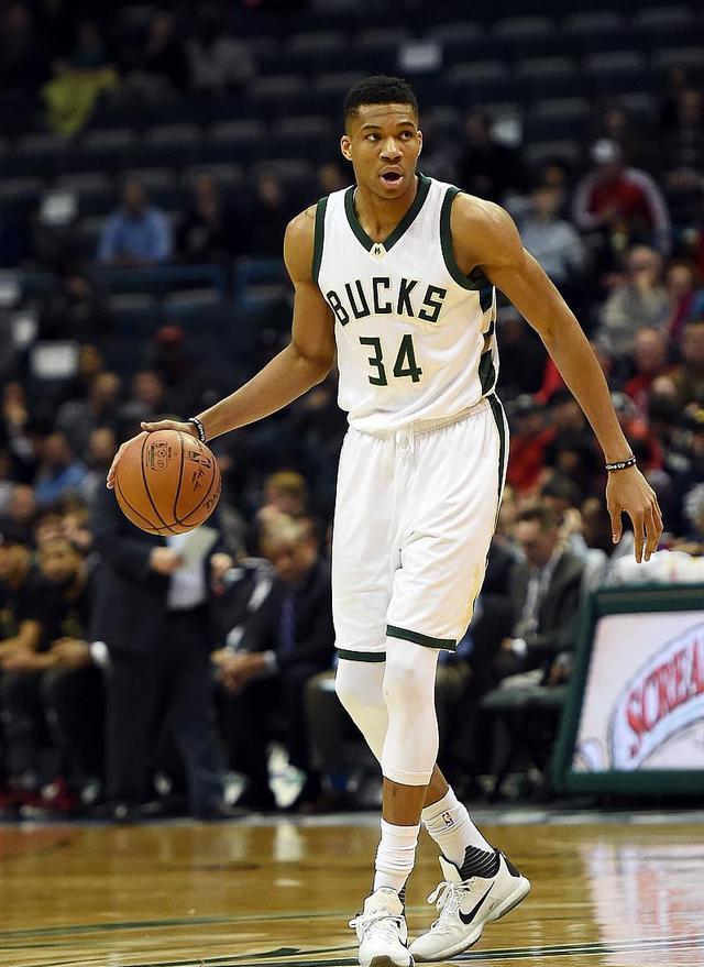 詹姆斯和欧文联手击败马刺