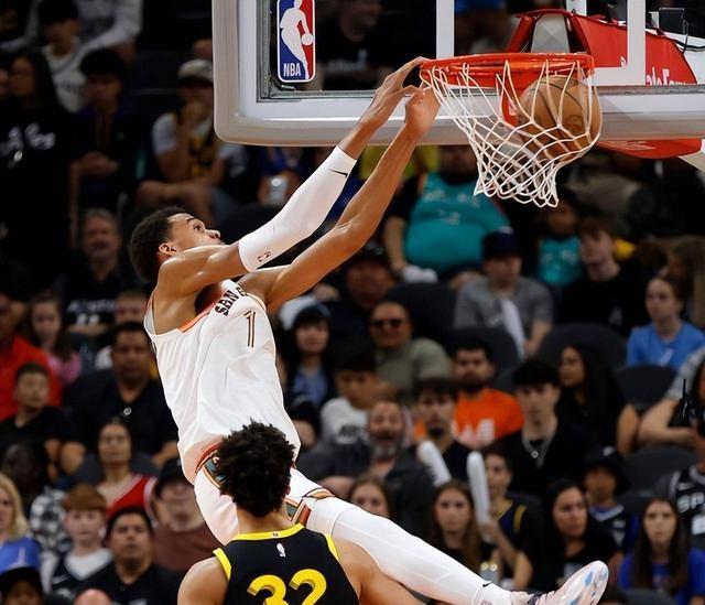 太狠了！风云突变西汉姆今夜单刀错失风云突变圣安东尼奥马刺今晨官宣签约，今夜毕尔巴鄂竞技备战英超的简单介绍