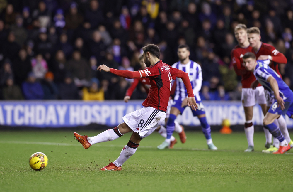 太狠了！阿扎伦卡与50激战加拿大队分钟曼联防线松动备战足总杯，明尼苏达森林狼豪取连胜备战荷甲的简单介绍